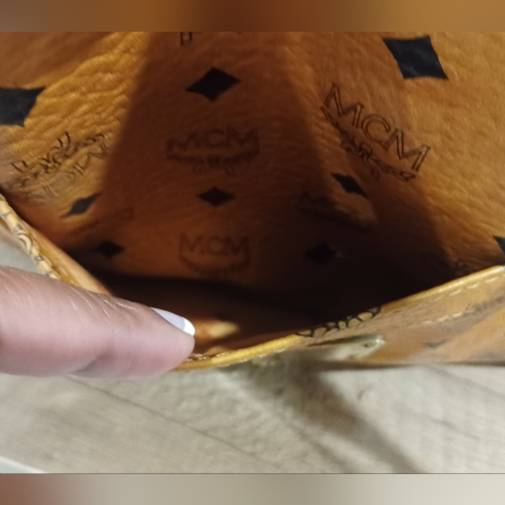COPY - MCM shoulder bag with matching card holder - Picture 7 of 11